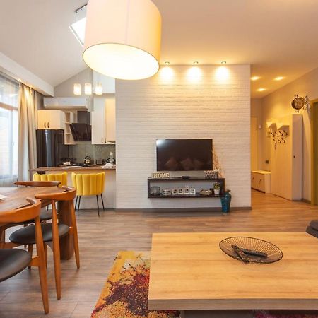 Luxury 4 Bedroom Apartment #1 In The City Center Of Tbiliszi Kültér fotó