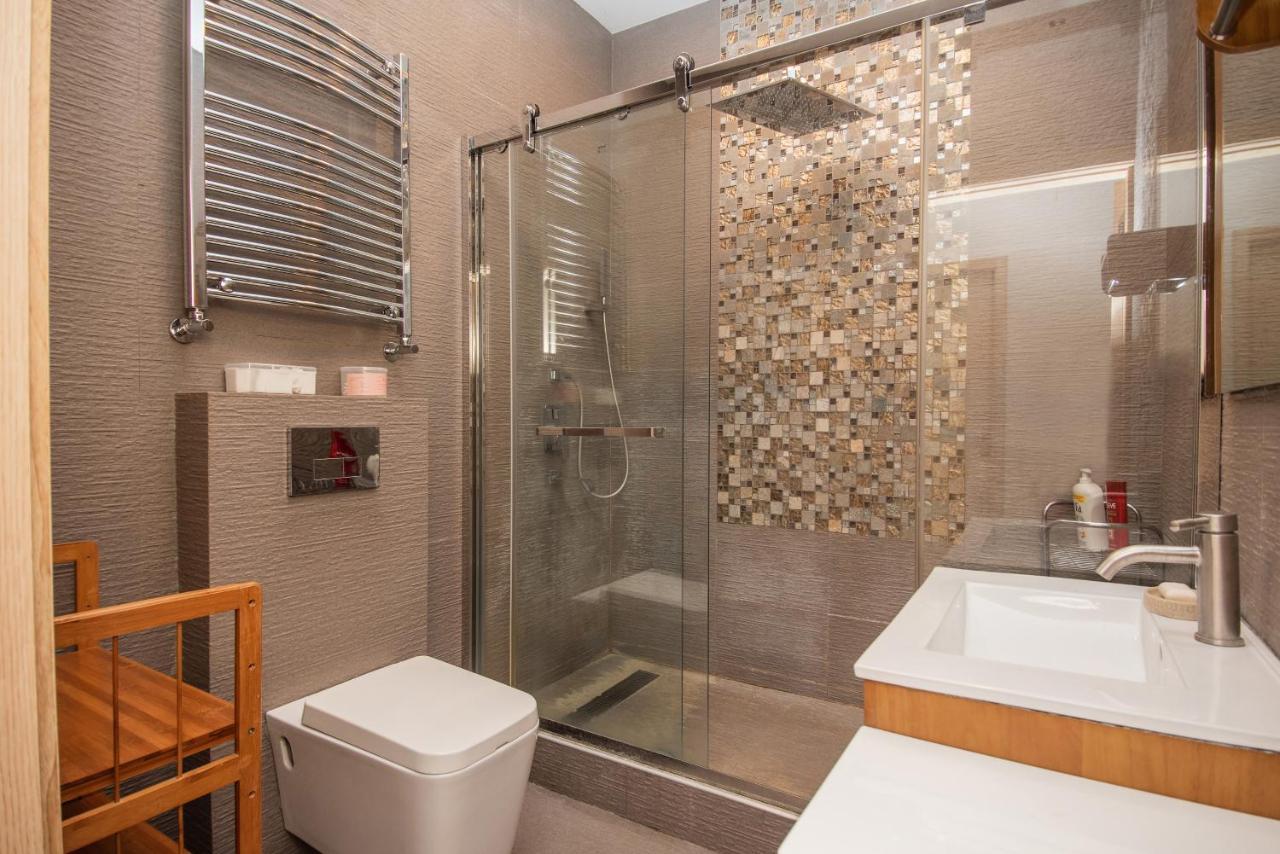 Luxury 4 Bedroom Apartment #1 In The City Center Of Tbiliszi Kültér fotó
