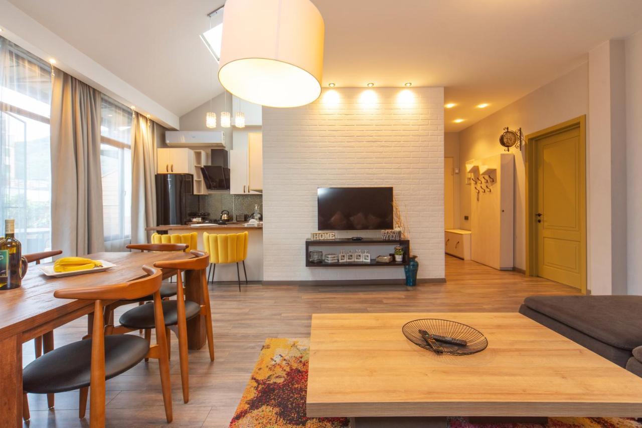 Luxury 4 Bedroom Apartment #1 In The City Center Of Tbiliszi Kültér fotó