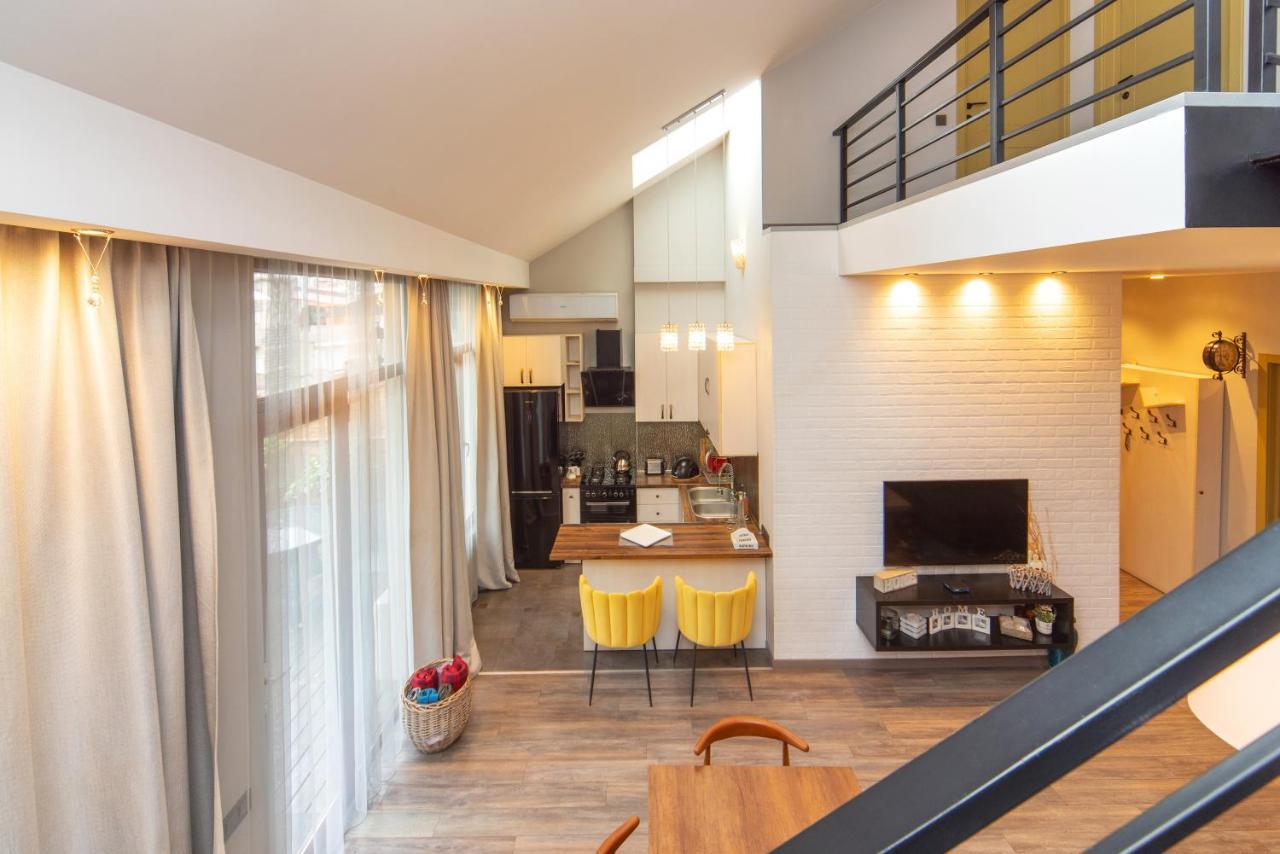 Luxury 4 Bedroom Apartment #1 In The City Center Of Tbiliszi Kültér fotó