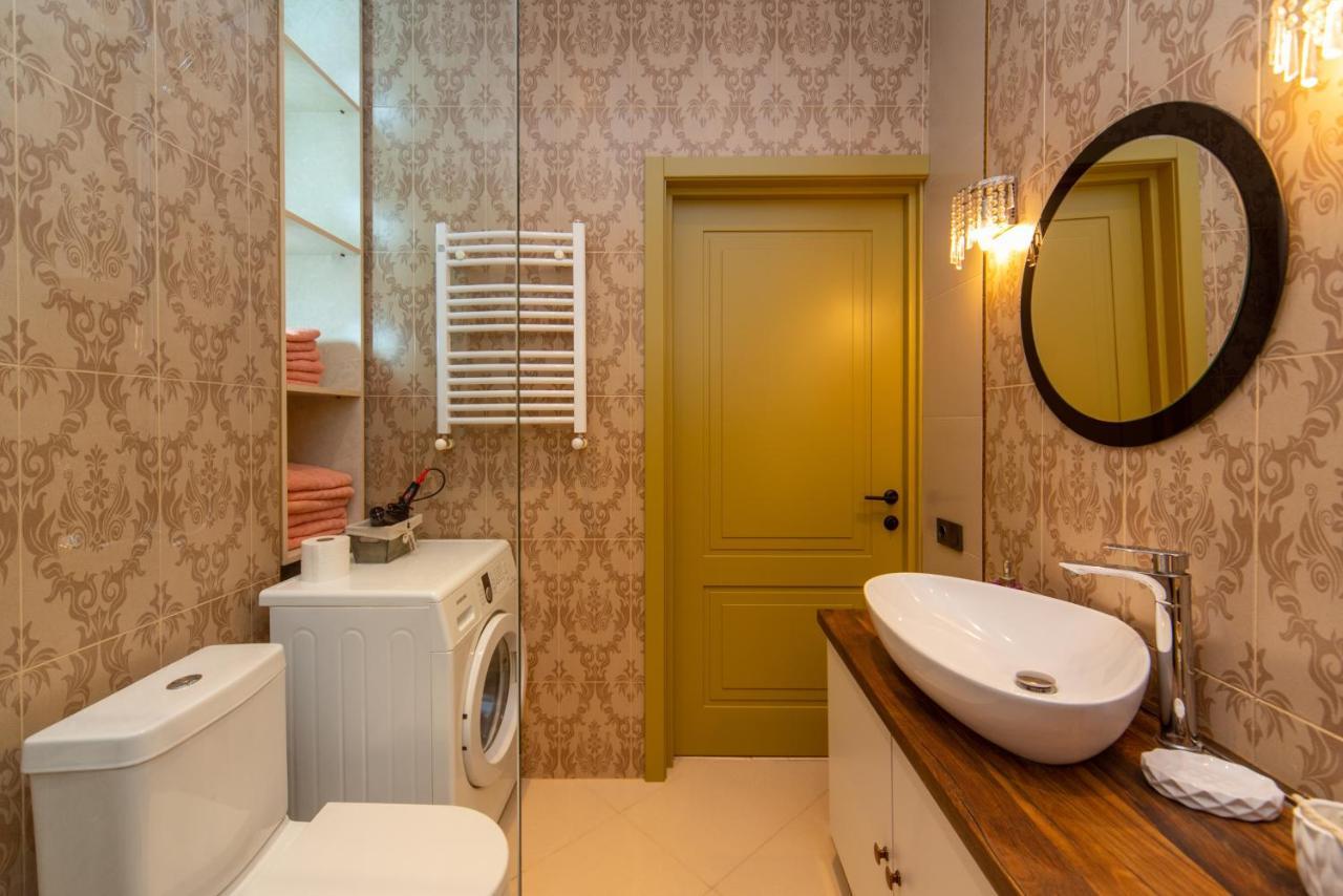 Luxury 4 Bedroom Apartment #1 In The City Center Of Tbiliszi Kültér fotó