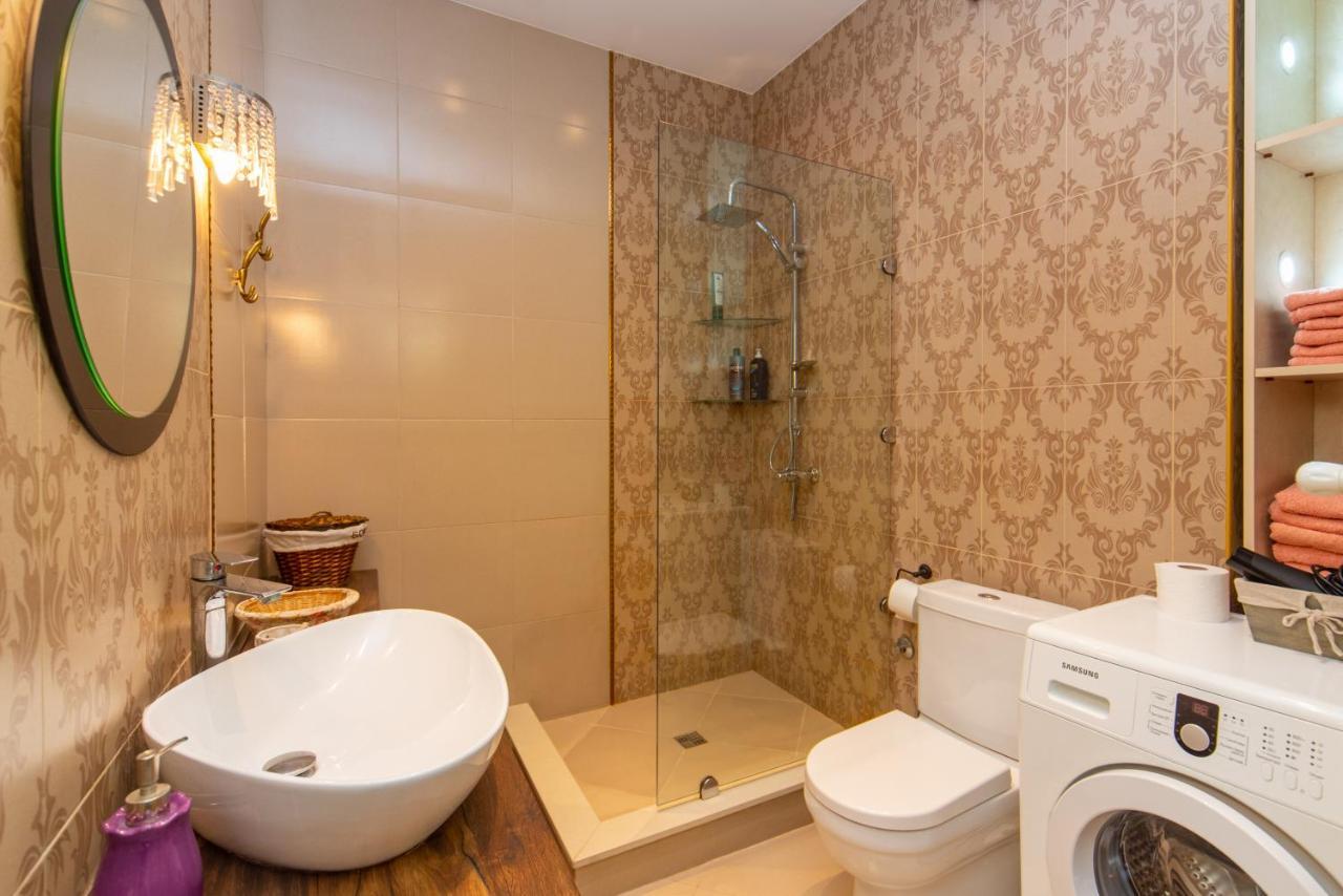 Luxury 4 Bedroom Apartment #1 In The City Center Of Tbiliszi Kültér fotó